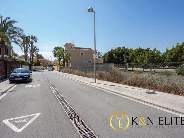Terreno en calle Enric Valor s/n photo 1