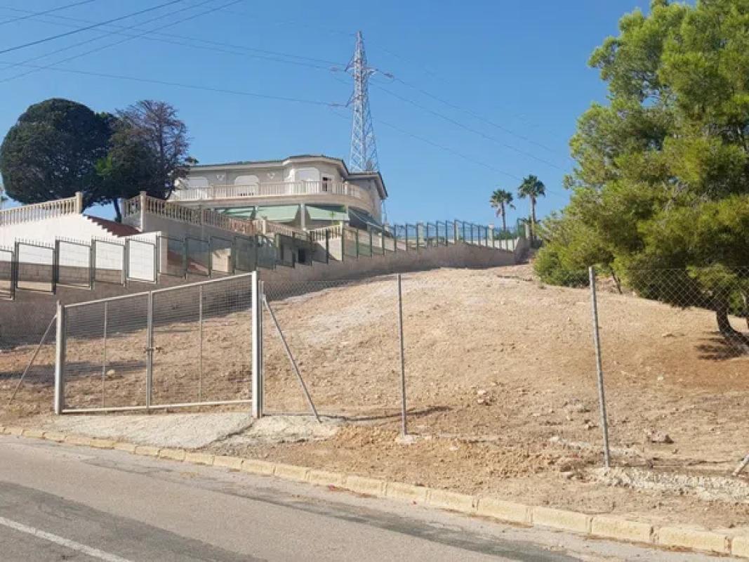 Terreno en venta en Elche / Elx, Alicante photo 1