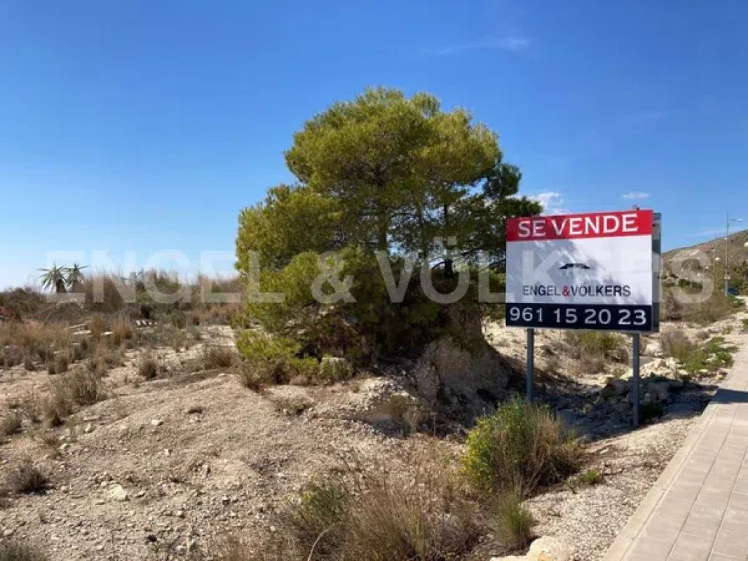 Terreno en venta en Finestrat, Alicante photo 1