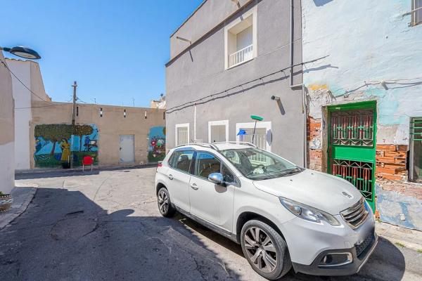 Chalet pareado en calle Castalla photo 2