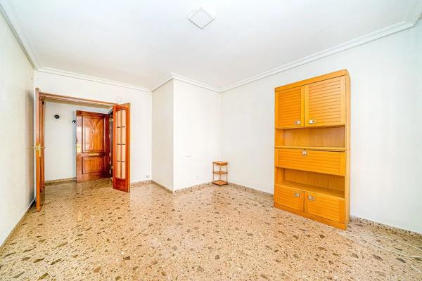 Apartment for sale in  Calle Escultor Navarro Santafé, Villena photo 4
