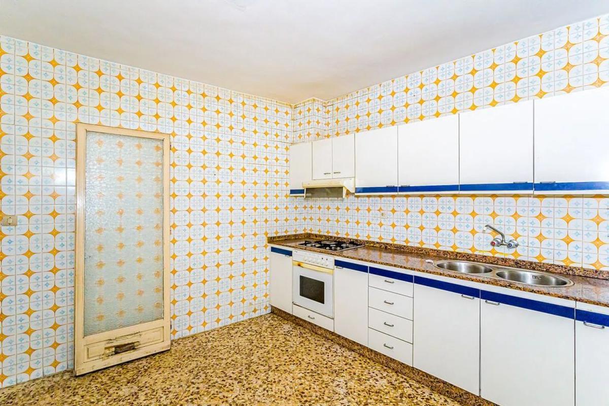 Sale of apartment in Calle Bodegas, Villena
 photo 5