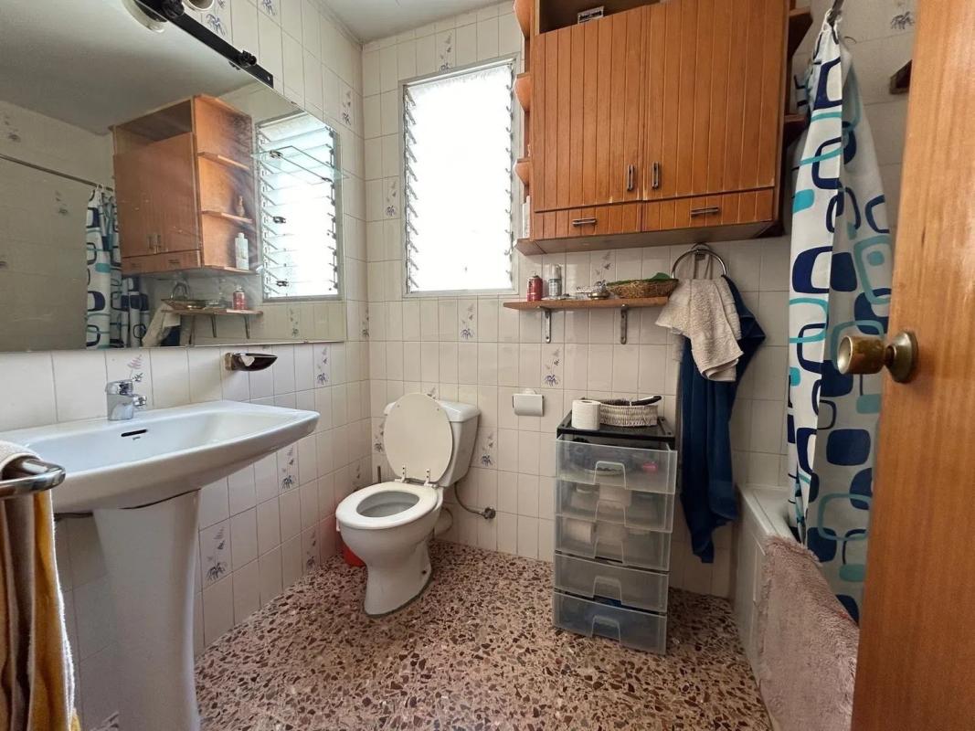 Sale of apartment in El Mercado, Villena
 photo 2