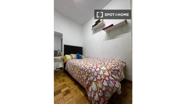 Habitación en piso compartido en madrid. photo 1
