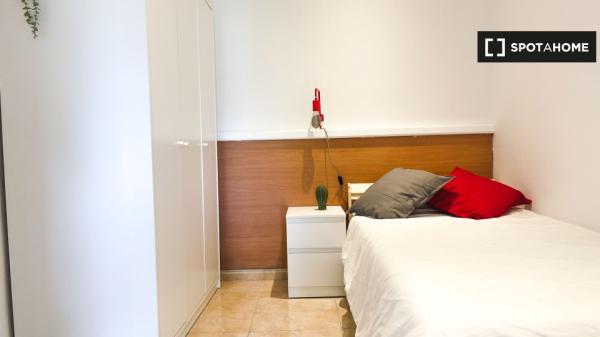 Se alquila habitación en el apartamento de 6 dormitorios en El Raval, Barcelona. photo 2