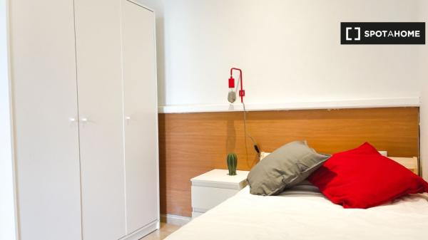 Se alquila habitación en el apartamento de 6 dormitorios en El Raval, Barcelona. photo 4