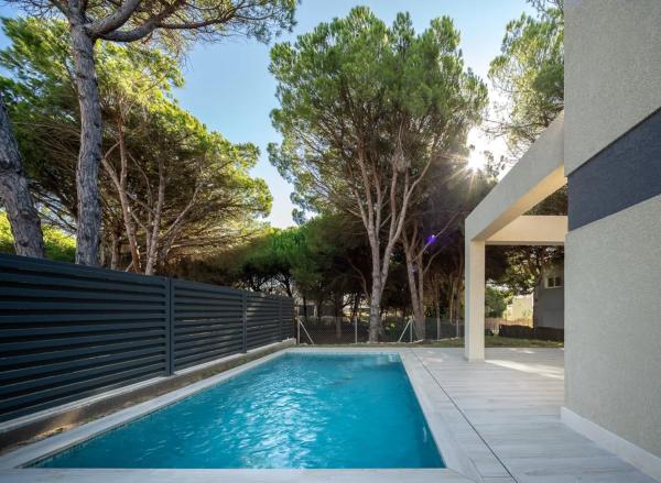 Chalet independiente en venta en Avenida Holanda, 110, Conil de la Frontera
 photo 1