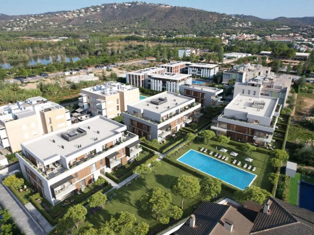 Obra nueva 53 viviendas en Platja d'Aro en Castell-Platja d'Aro (Revista) photo 2