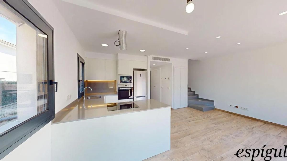 Sale of townhouse in  Calle dels Cossis s/n , L'Escala photo 3