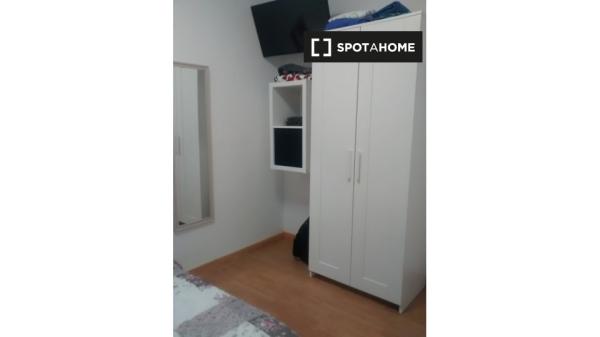 Habitación en piso compartido en Oviedo photo 2