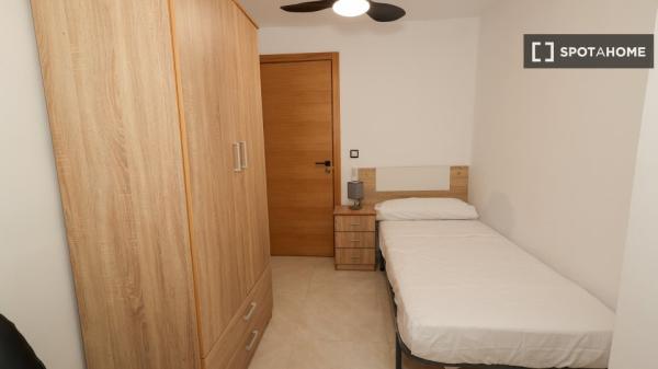 Se alquila habitación en Valencia photo 2