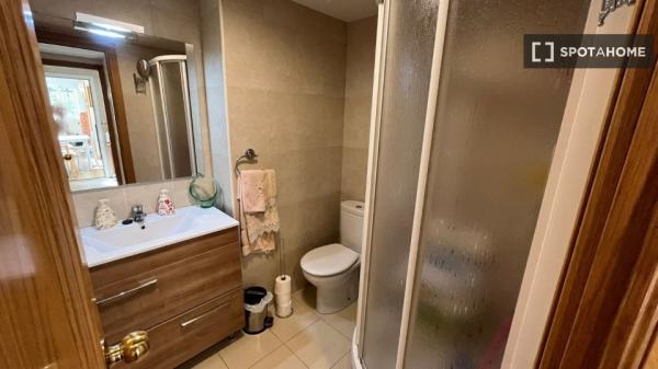 Habitación en piso compartido en madrid. photo 3