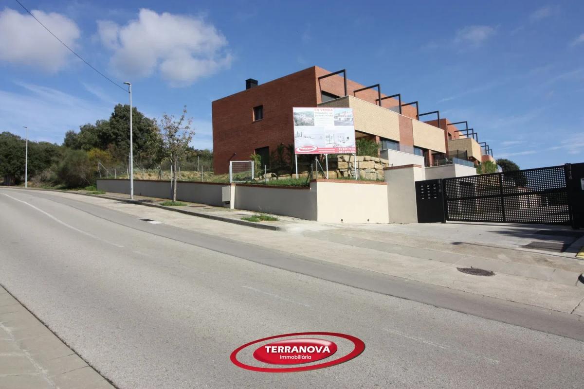 Obra nueva urb. Santa Creu en L’Ametlla del Vallés en L'Ametlla del Vallès (Revista) photo 2