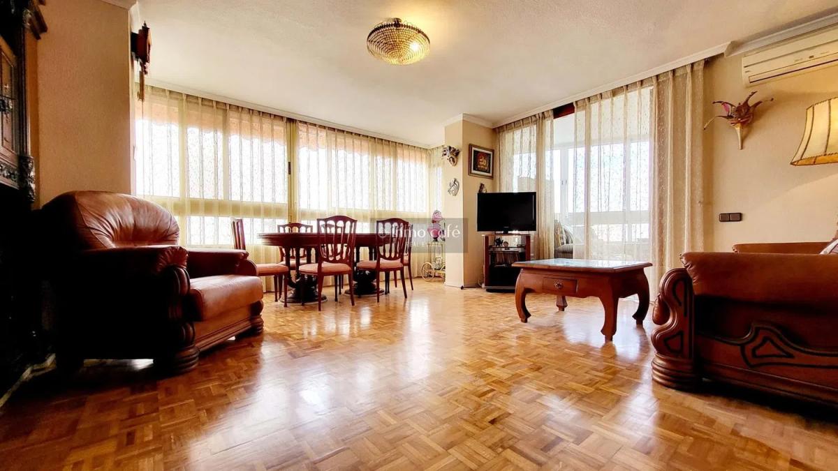 Venta de piso en Barrio Vistahermosa, Alicante / Alacant
photo 1