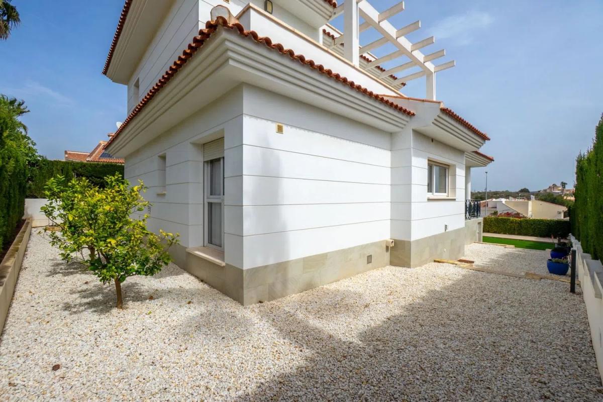 Sale of independent chalet in Calle Islas Baleares s/n, Ciudad Quesada
photo 4