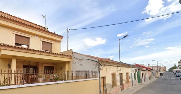 Chalet pareado en calle Naranjo photo
