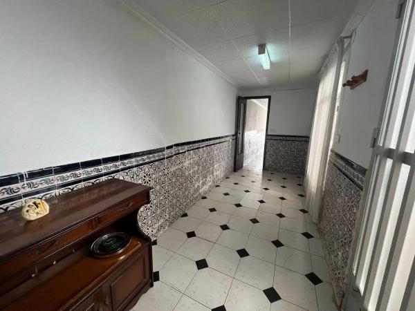 Casa de pueblo en calle Leopoldo Navarr thumbnail 1