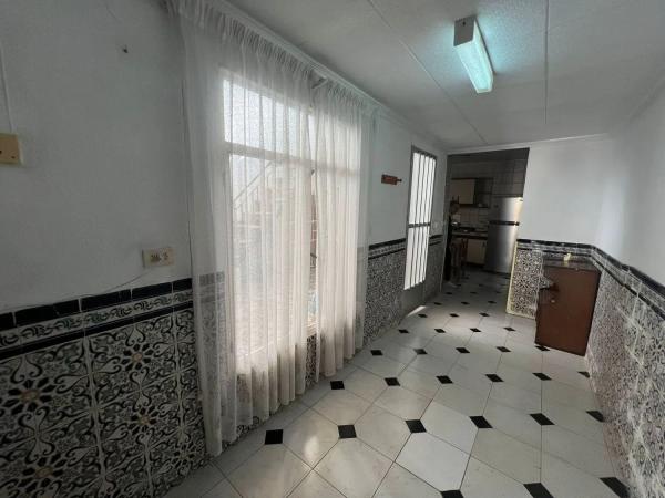 Casa de pueblo en calle Leopoldo Navarr thumbnail 2