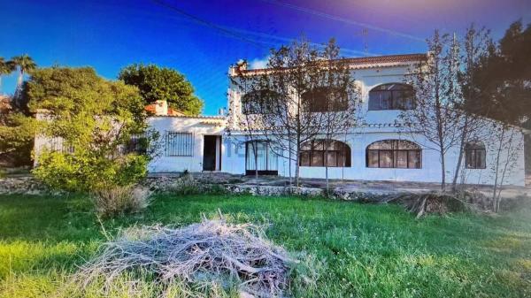 Chalet independiente en venta en Benissa pueblo, Benissa thumbnail 2