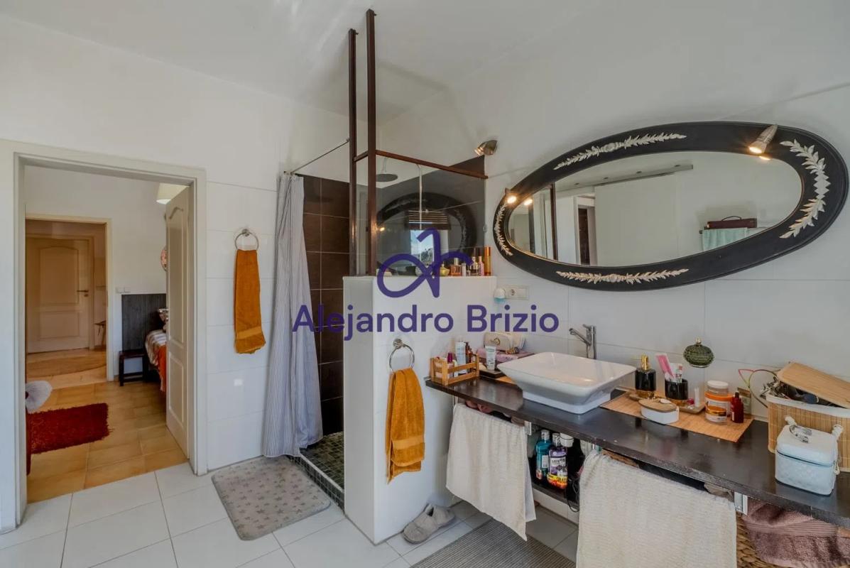 Properties for sale and rent in Spain photo 4