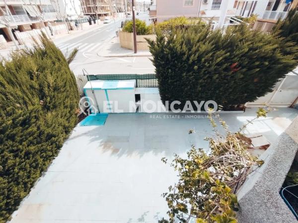 Chalet adosado en avenida Albacete photo 1