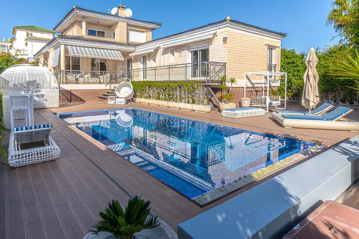 Properties for sale and rent in Spain photo 2