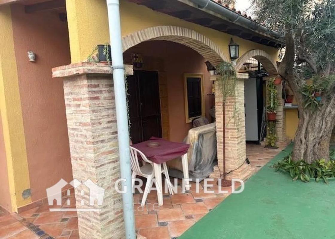 Sale of independent chalet in Barrio Cabo Cervera, Torrevieja
 photo 3