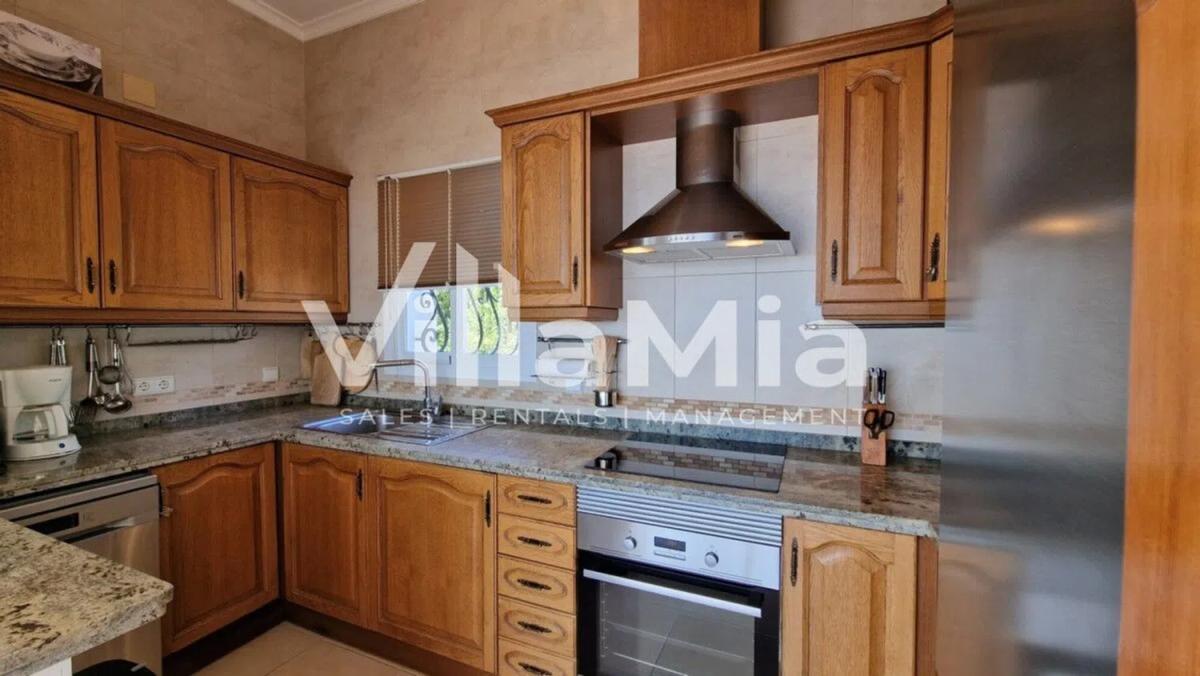 Продажа отдельного шале в  Calle Dalias, Бенитачель photo 3