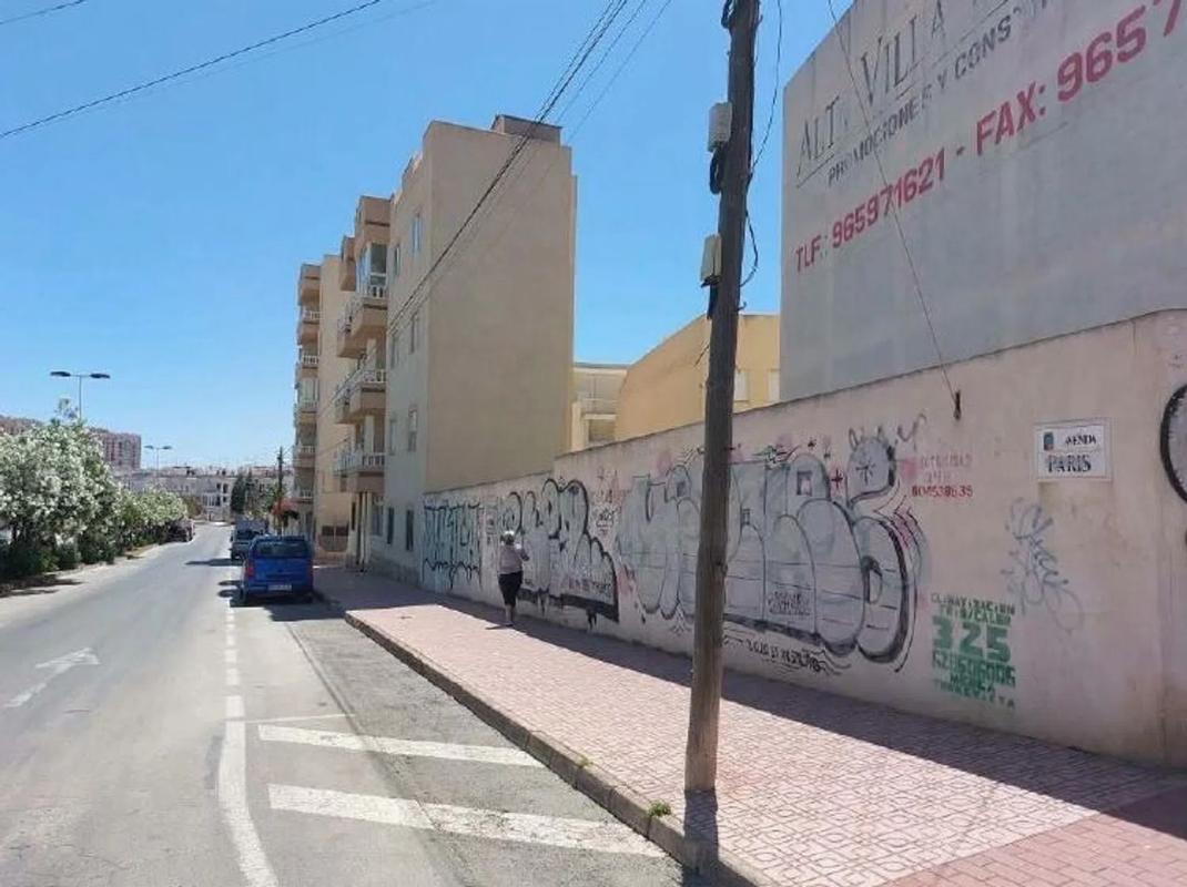 Venta de piso en Avenida París, Torrevieja
photo 1