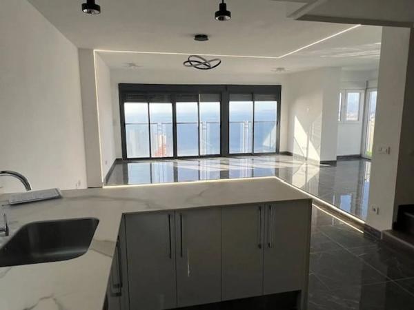 Дуплекс на продажу в Barrio Zona Sierra Helada, Бенидорм photo 1