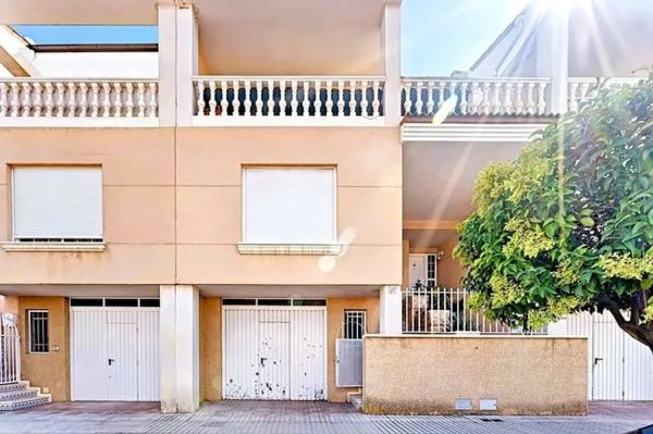 Chalet pareado en avenida de Villena photo 1