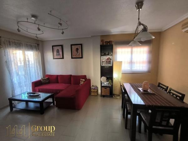 Casa independiente en plaza de Gaspar Perello s/n thumbnail 1