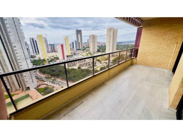 Apartment for sale in Calle Presidente Adolfo Suárez, Benidorm photo 1