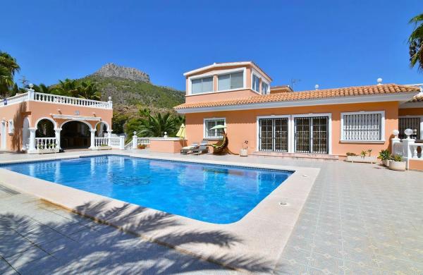Wolnostojąca willa na sprzedaż w  maryvilla, Calpe photo 1