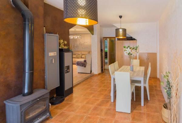 Chalet adosado en calle Infanta Elena thumbnail 1