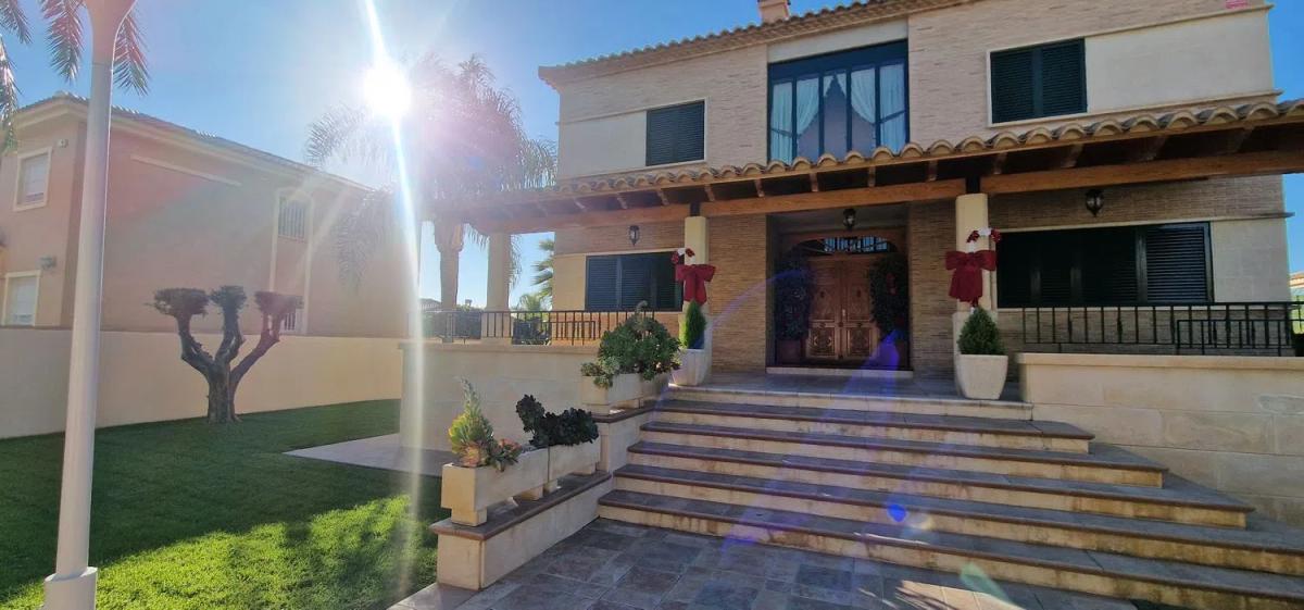 Propiedades en venta y alquiler en España photo 2