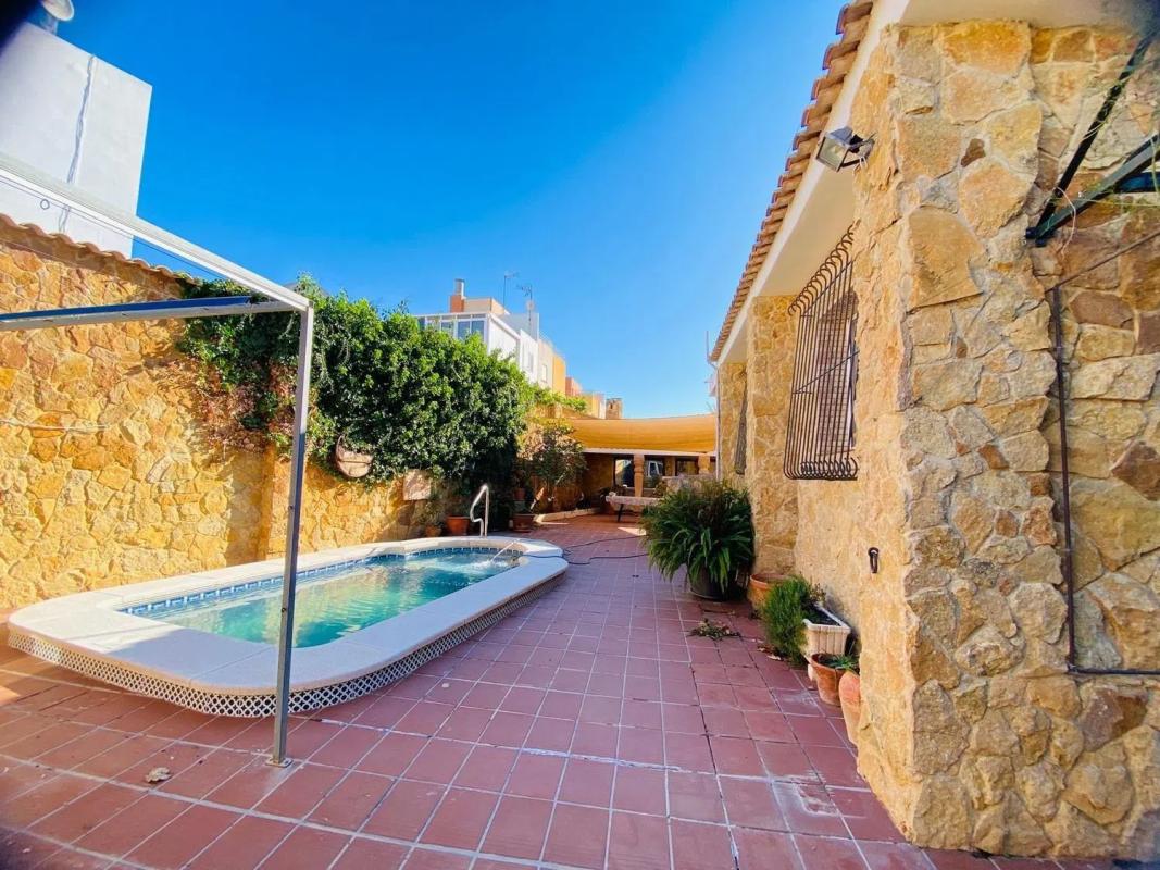 Properties for sale and rent in Spain photo 3