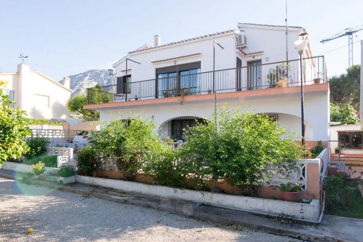 Sale of independent chalet in Les Rotes/Las Rotas, Denia
photo 3