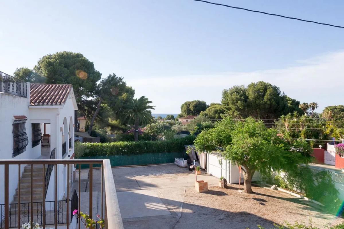 Sale of independent chalet in Les Rotes/Las Rotas, Denia
photo 5