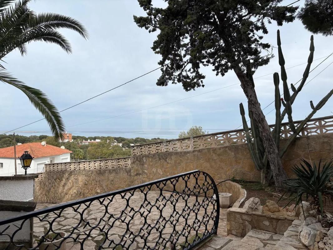 Sale of independent chalet in Les Rotes/Las Rotas, Denia
photo 5