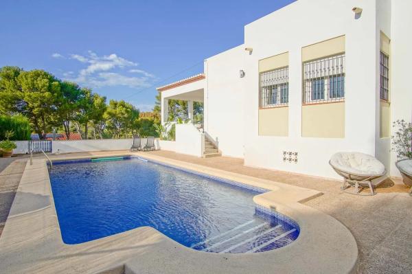 Chalet independiente en venta en  Les Rotes/Las Rotas, Denia photo 1