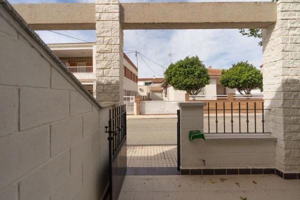 Chalet adosado en calle Pedro Sánchez thumbnail 2