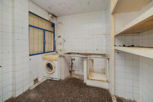 Piso en venta en  Pasaje Poeta Villaespesa, 7, Alicante / Alacant photo 4