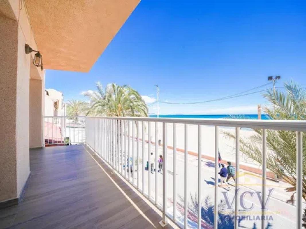Sale of apartment in Calle de Pizarro, El Campello
photo 2