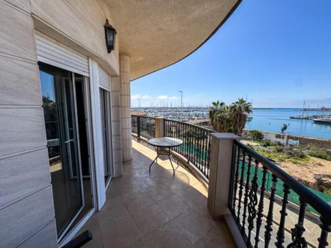 Venta de piso en Calle Patricio Perez, Torrevieja
photo 1