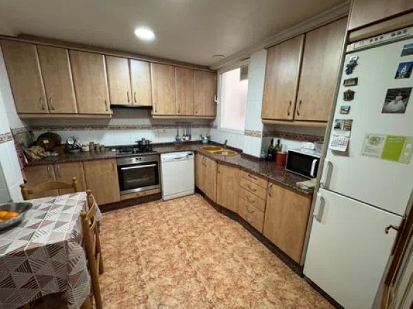 Продажа квартиры в Calle Escultor Navarro Santafé, Villena thumbnail 1