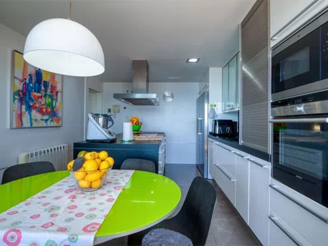 Sale of apartment in Avenida Marina Baixa, La Villajoyosa / Vila Joiosa
photo 1