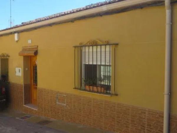 Chalet pareado en calle San Rafael photo