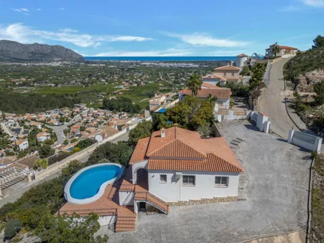 Sale of independent chalet in Calle Riu Serpis, Pedreguer
 photo 3
