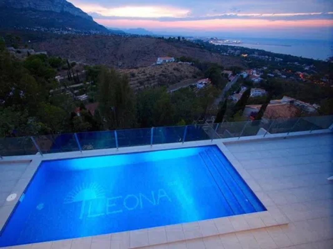 Sale of independent chalet in Calle Siri, Denia
photo 2